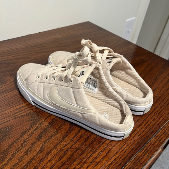 Nike slide ons - Picture 2 of 4